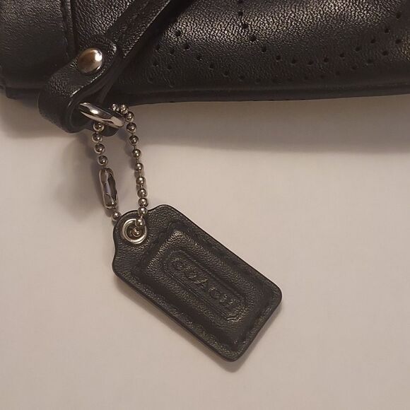 Coach black leather wristlet wallet signature kissing C leather - Picture 10 of 12